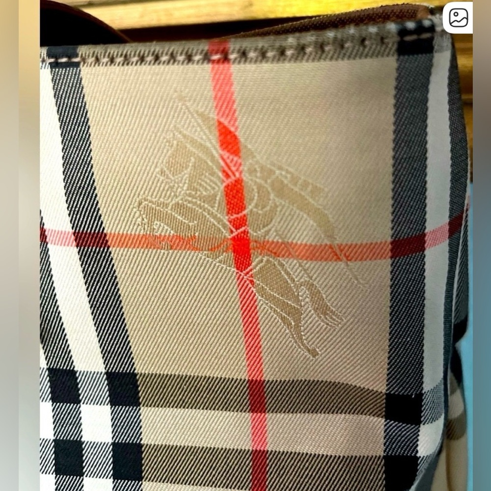 Burberry Tote Nova Check Pattern. Good used vintage condition.Great deal. - Picture 10 of 14